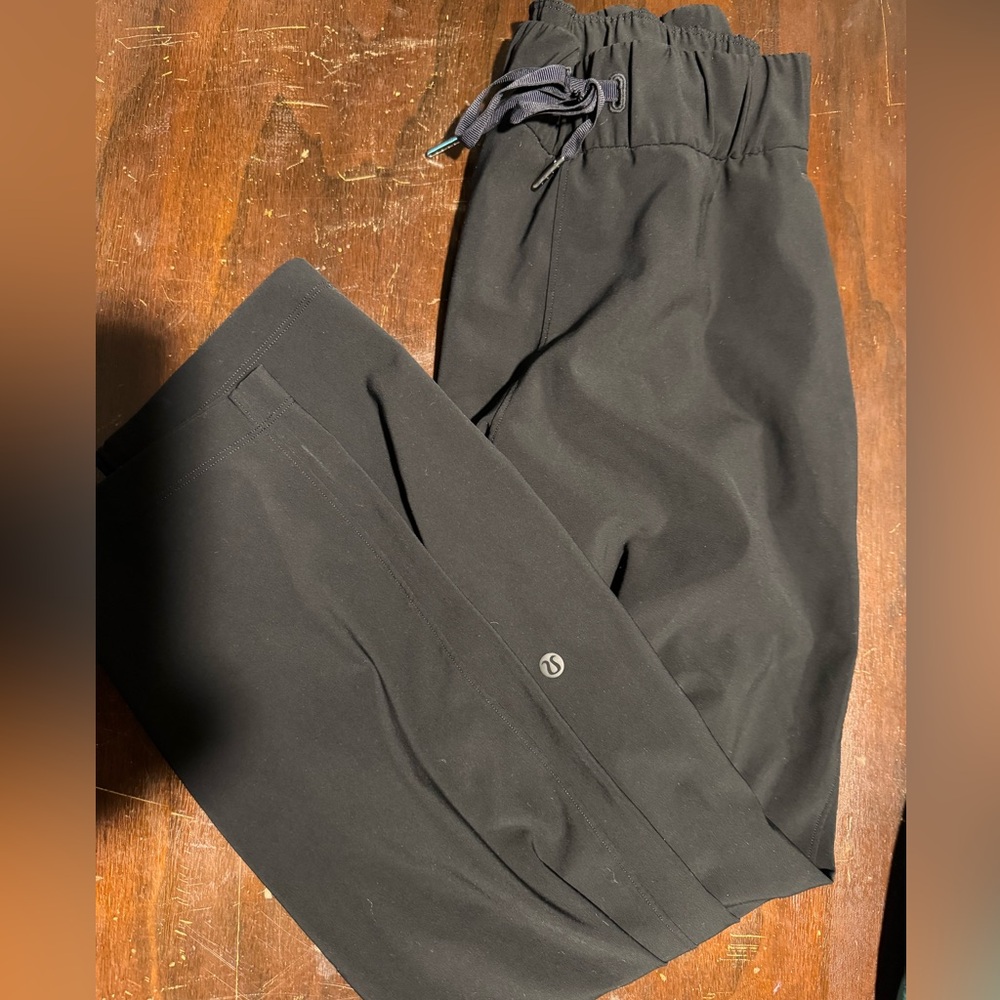 Women’s Lulu lemon black athletic tapered pant